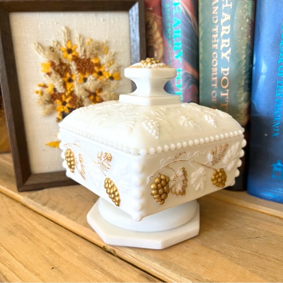 Vintage Westmoreland Depression Opaque White Milk Glass Trinket Wedding Box - Picture 3 of 8